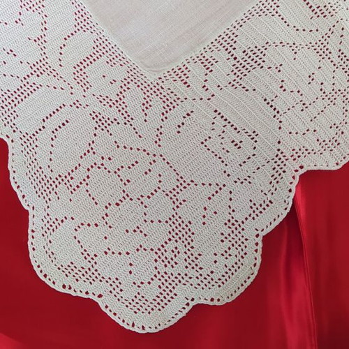 Cotton vintage rectangular embroidered table runner refurbished with handmade crochet lace