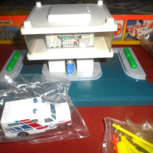 Matchbox Action System Hospital vintage toy 1996, like new