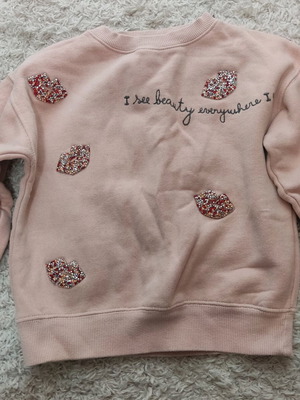 Children's sweatshirt with shiny lips like new