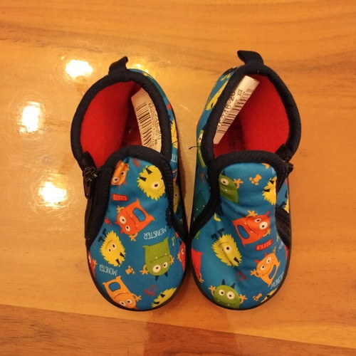 Baby winter slippers size 20 like new, blue