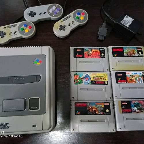 Super Nintendo Entertainment System (SNES) console like new with 2 original and 1 OEM controller and 6 games