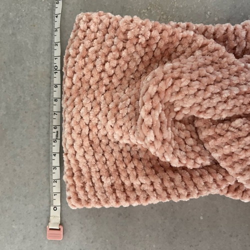 Hairband like new, pink, knitted chenille fabric