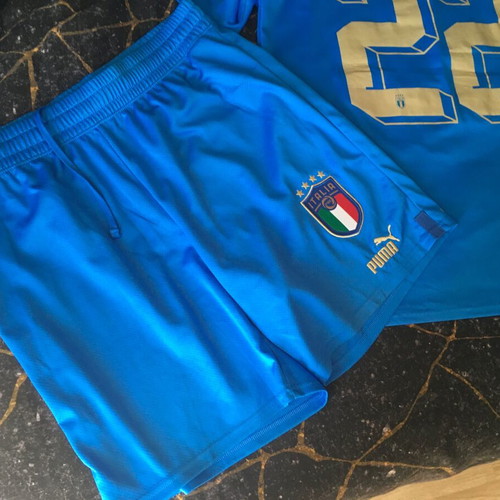 Italy 22 Zaniolo football jersey and shorts, size L