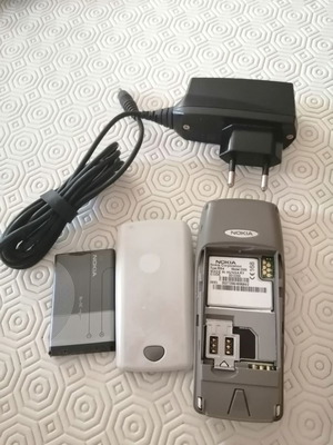 Κινητό τηλέφωνο Nokia 2300 μεταχειρισμένο με φορτιστή