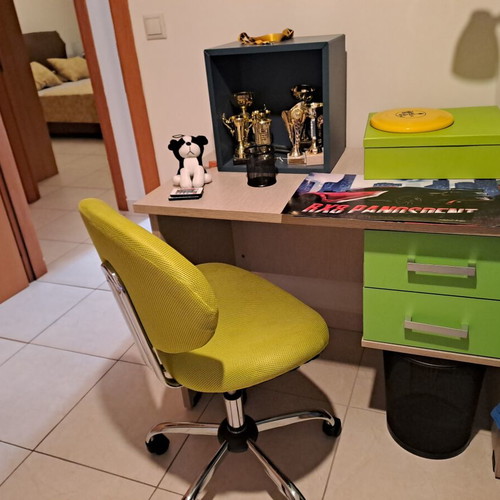 Complete children's bedroom set like new with bed, mattress, desk, chair