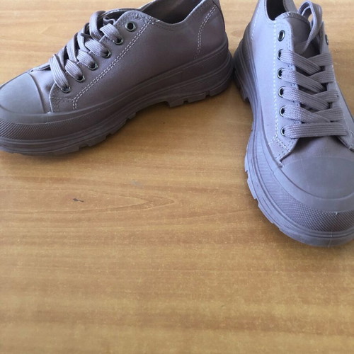 Branded women's athletic shoes like new size 36