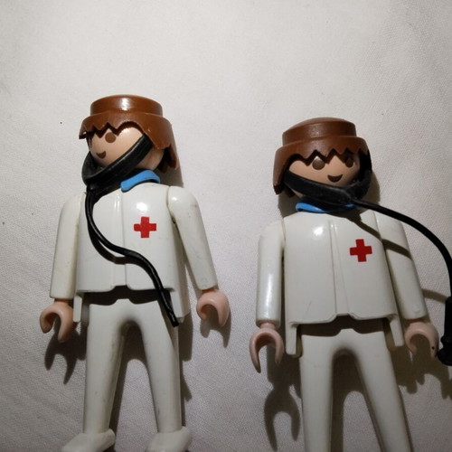 Playmobil 3340 nurse figures, set of 2