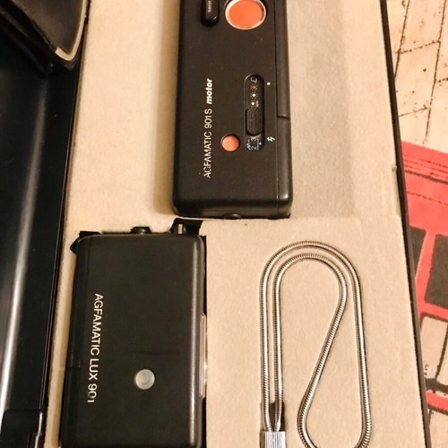Agfamatic 901S vintage camera used with flash and case complete set