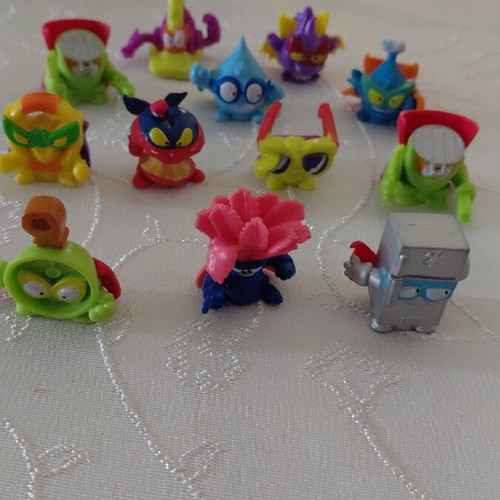 Superzing figures collection with rare secret fridge, like new, 12 pcs