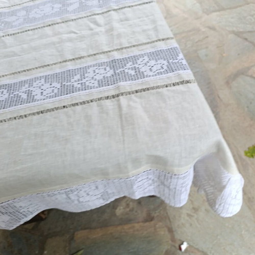 Rectangular linen tablecloth with handmade azur crochet like new
