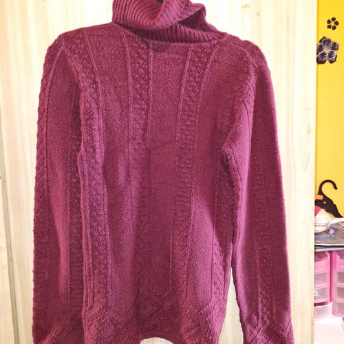 Knitted long-sleeve burgundy turtleneck sweater used size S