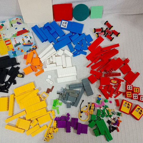 Lego used, about 1000 pieces with idea booklets