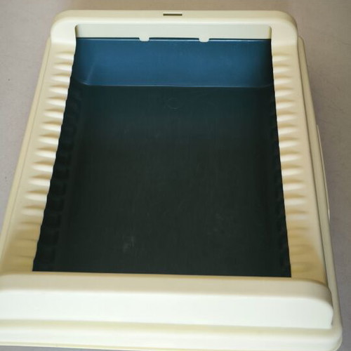 Cat litter box like new 35M x 28W x 12H cm