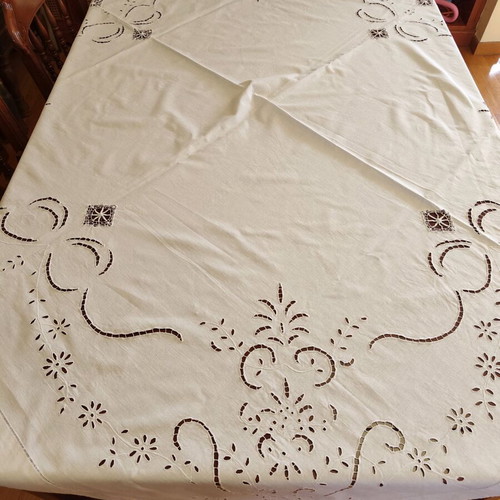Handmade cutwork tablecloth like new 160x160