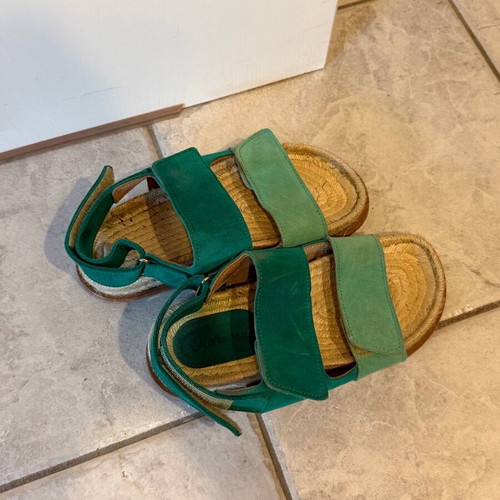 Karavan green sandals size 37 like new