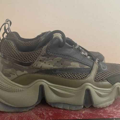 Steve Madden Chunky Sneakers Size 39 Like New Khaki Camo Multi