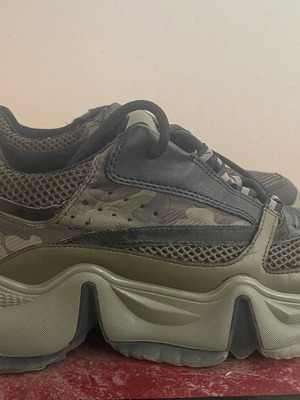 Steve Madden Chunky Sneakers Size 39 Like New Khaki Camo Multi