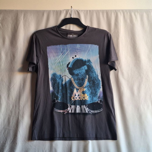 Sesame Street XL Cookie Monster DJ Graphic T-Shirt like new, black and gray