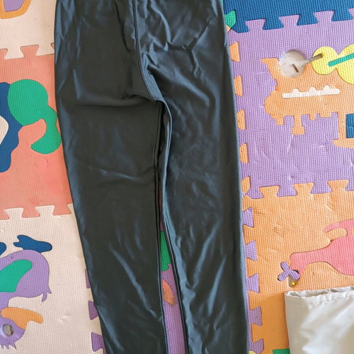 Body Move Small Gray Shiny Leggings Like New