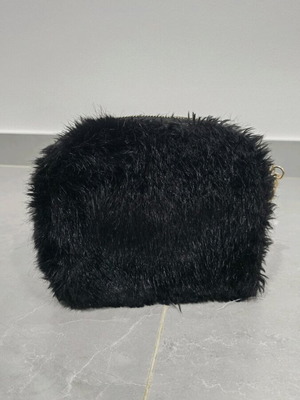 Black bag with fur and gold chain like new