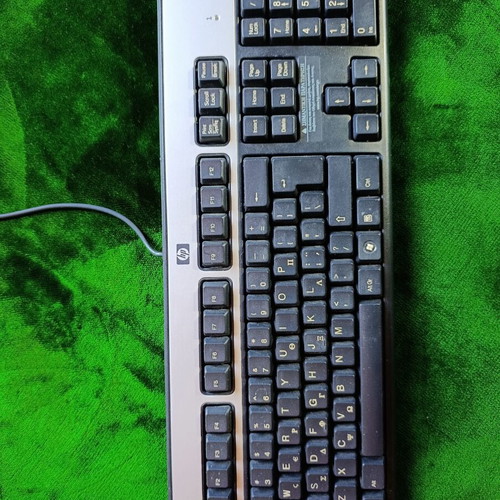 Wired full-size keyboard with numpad, black and silver