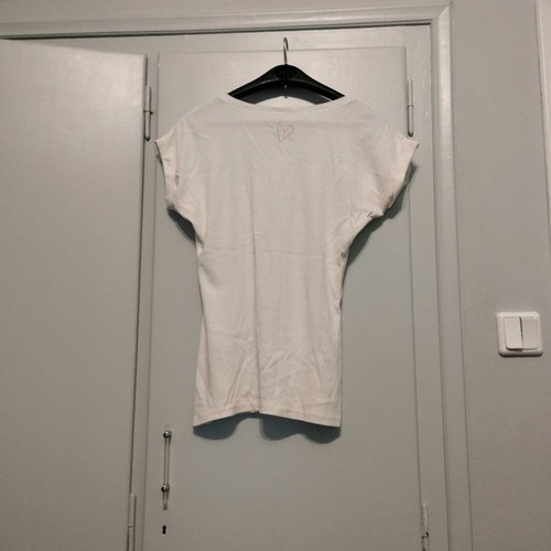 T-shirt medium used, white, elegant