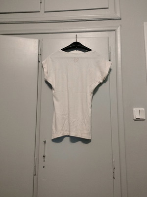 T-shirt medium used, white, elegant