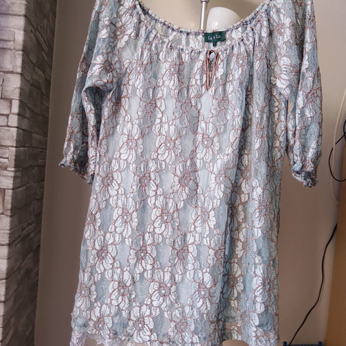 Lui e Lei Boho Lace Off-Shoulder Tunic Size S like new