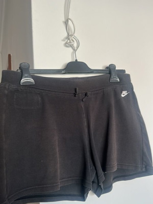 Nike women's black shorts L like new with inner pocket
