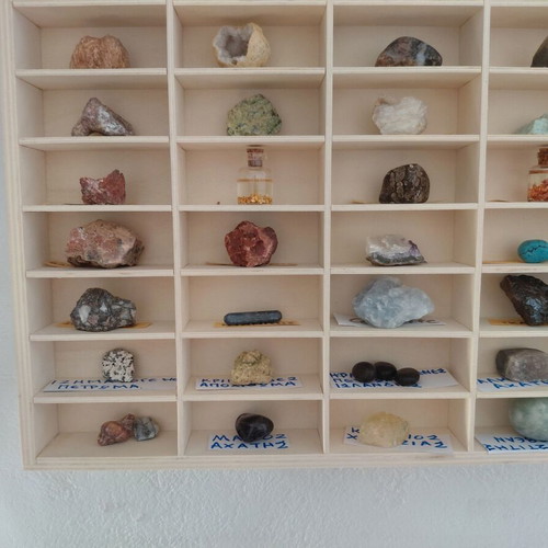 Mineral and semiprecious stone collection like new