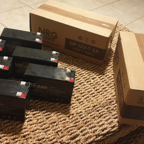 NRG Power NP 12V 7Ah batteries like new, pack of 16