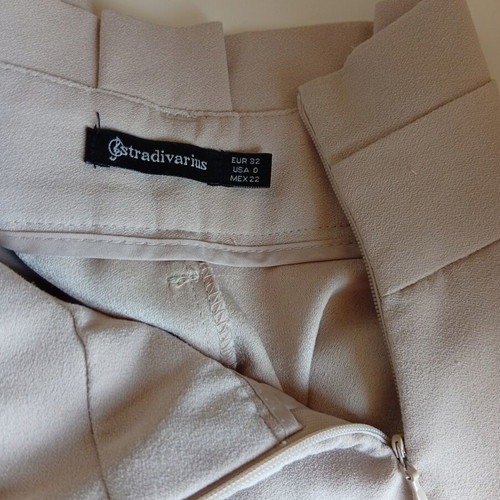 Stradivarius high-waisted beige pants like new