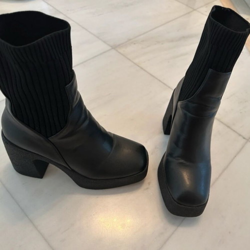 Migato black leather ankle boots with sock and rubber sole size 39 like new