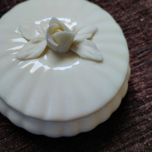 Collectible Boubounieraki ivory color like new