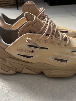 Adidas sneakers σε μπεζ απόχρωση σαν καινούργιο, νούμερο 38 2/3
