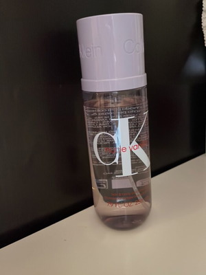 Calvin Klein Nude Vanilla Body Mist 200 ml new