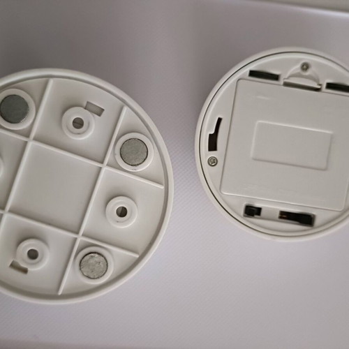 Motion sensor light used with magnetic base