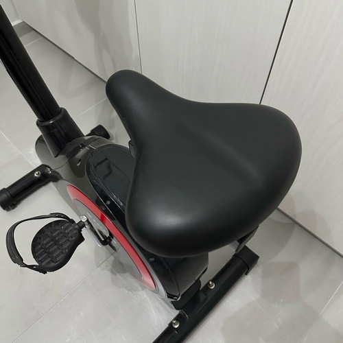 Fitness equipment like new with magnetic system and LCD display