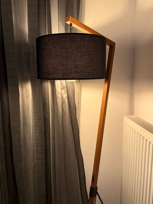 Minimal ξύλινο φωτιστικό δαπέδου Scandinavian style σαν καινούργιο