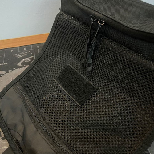 Survivors toiletry bag black like new with mirror