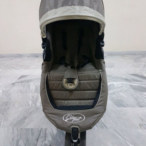 Baby Jogger City Mini Stroller like new, one-hand fold