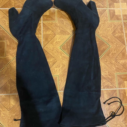 Over the knee boots black like new, suede with laces