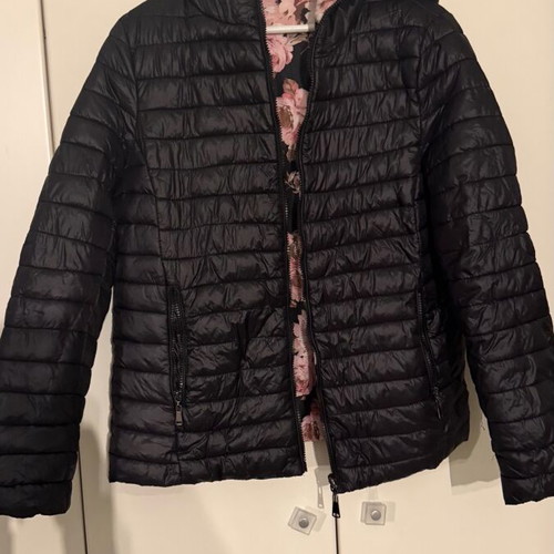 Reversible jacket like new, black with pink flowers