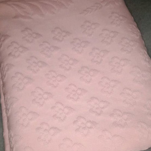Throw used pink with 3D patterns for single bed
