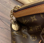 Louis Vuitton Tivoli GM handbag like new, brown, large size