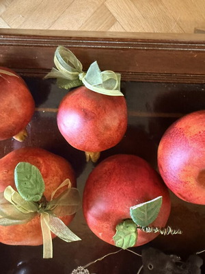 Decorative artificial fruit set of 5, 3 pomegranates and 2 apples, like new