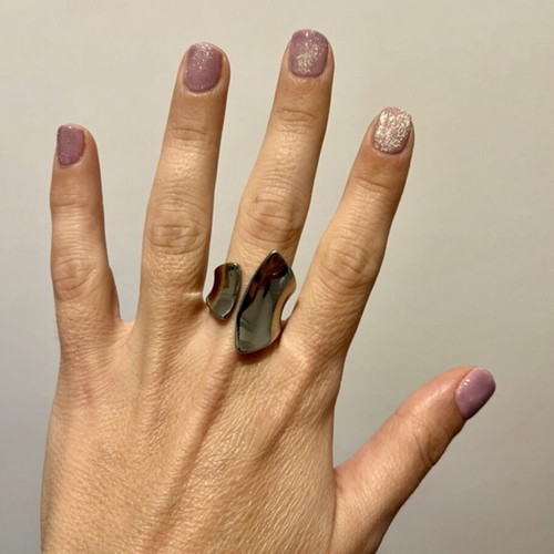 Adjustable stainless steel 18R ring like new, silver color