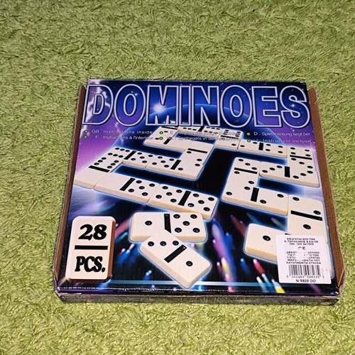 Dominoes board game like new, 28 pieces