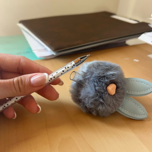 Pen with fur detail like new