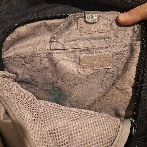 Pacsafe men's bag used with antitheft and RFID protection